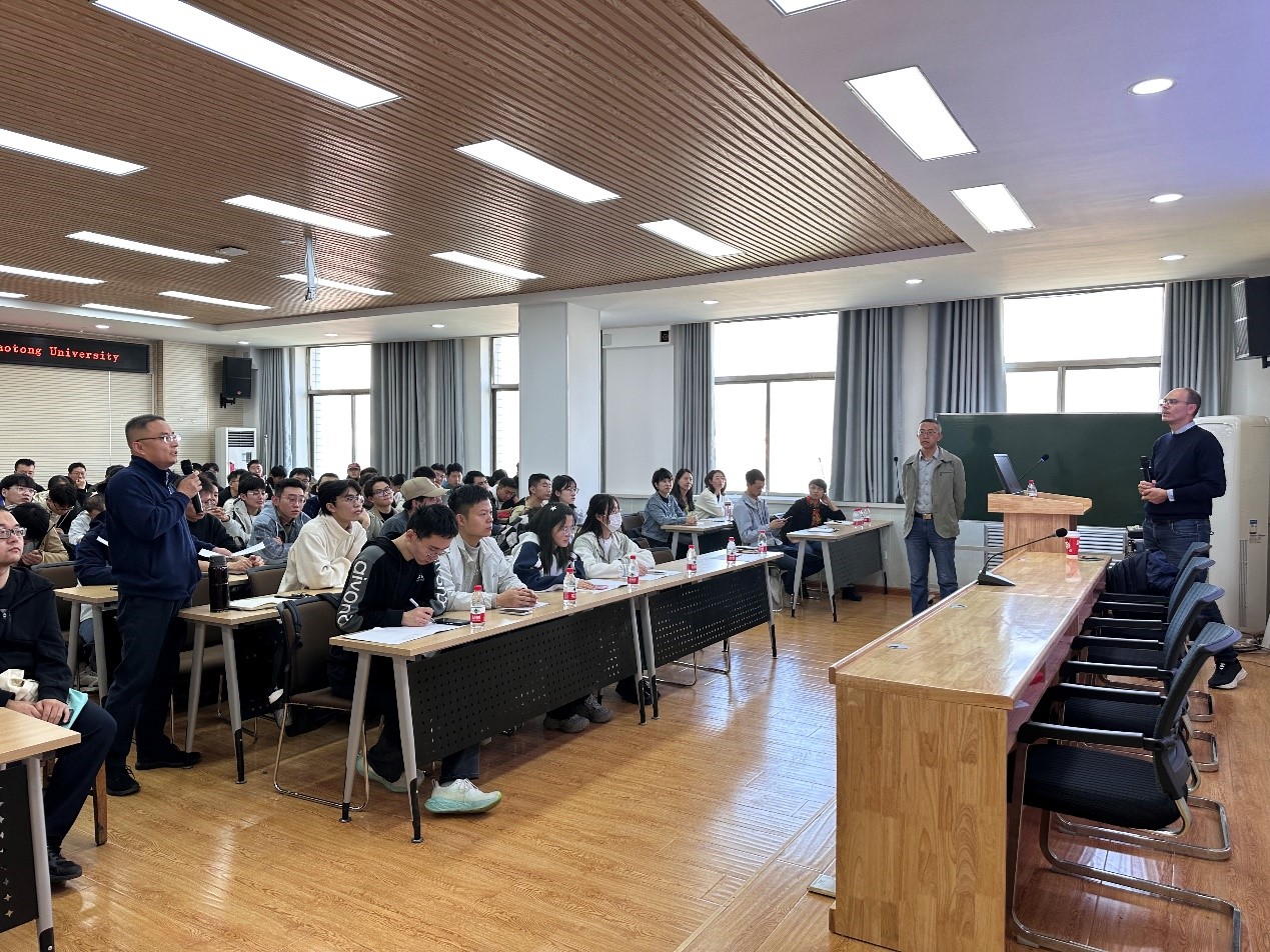 意大利罗马第三大学Andrea D'Ariano教授为我院师生作学术报告