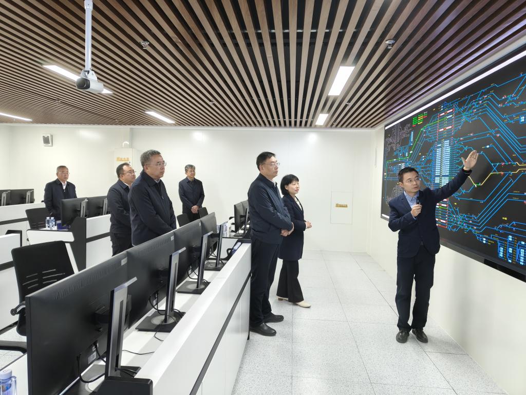 省委常委、常务副省长程晓波调研甘肃省轨道交通研究中心