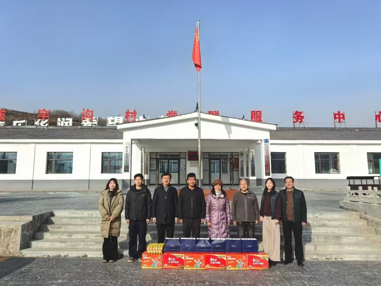 学院领导慰问驻村干部