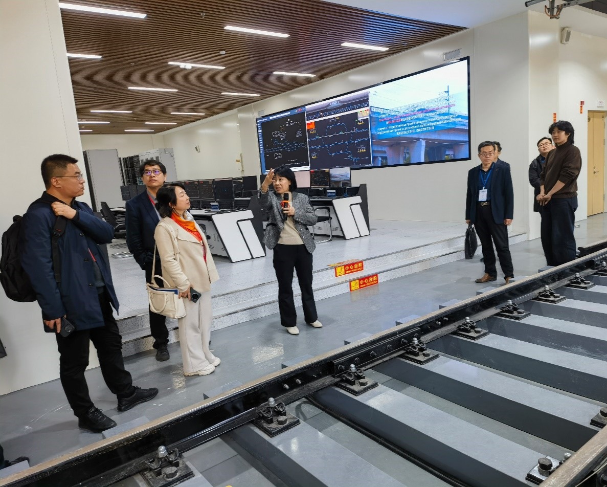 交通运输工程领域专家调研甘肃省轨道交通研究中心