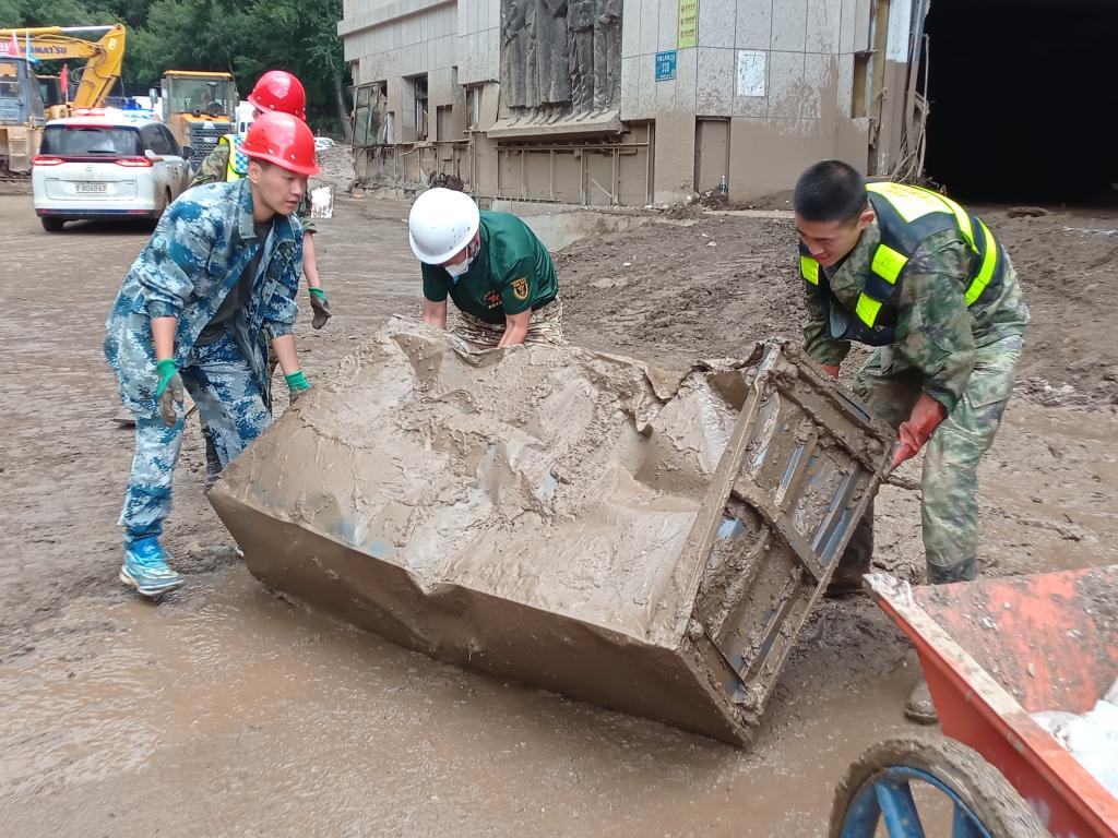 青春力量显担当 灾后重建献真情——学院2023级学子张肖雷投身榆中县灾后重建