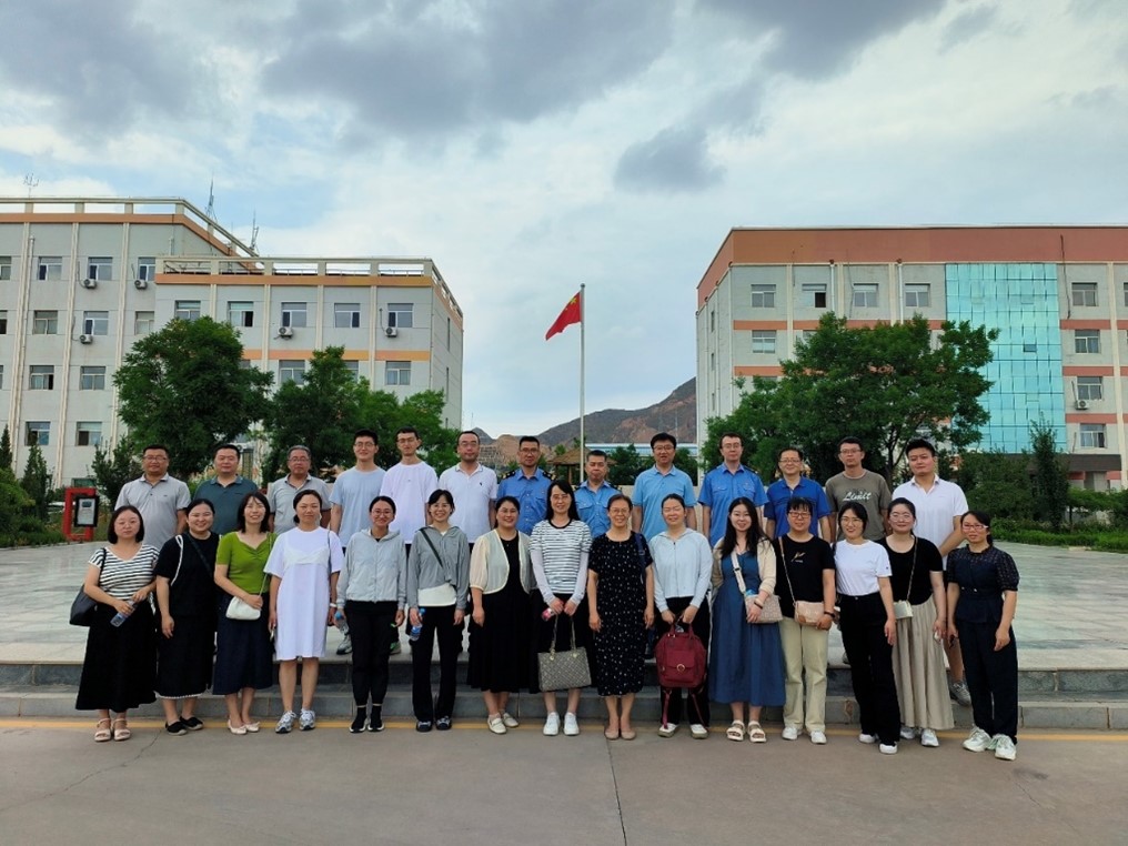 我院师生到兰州北车站参观学习